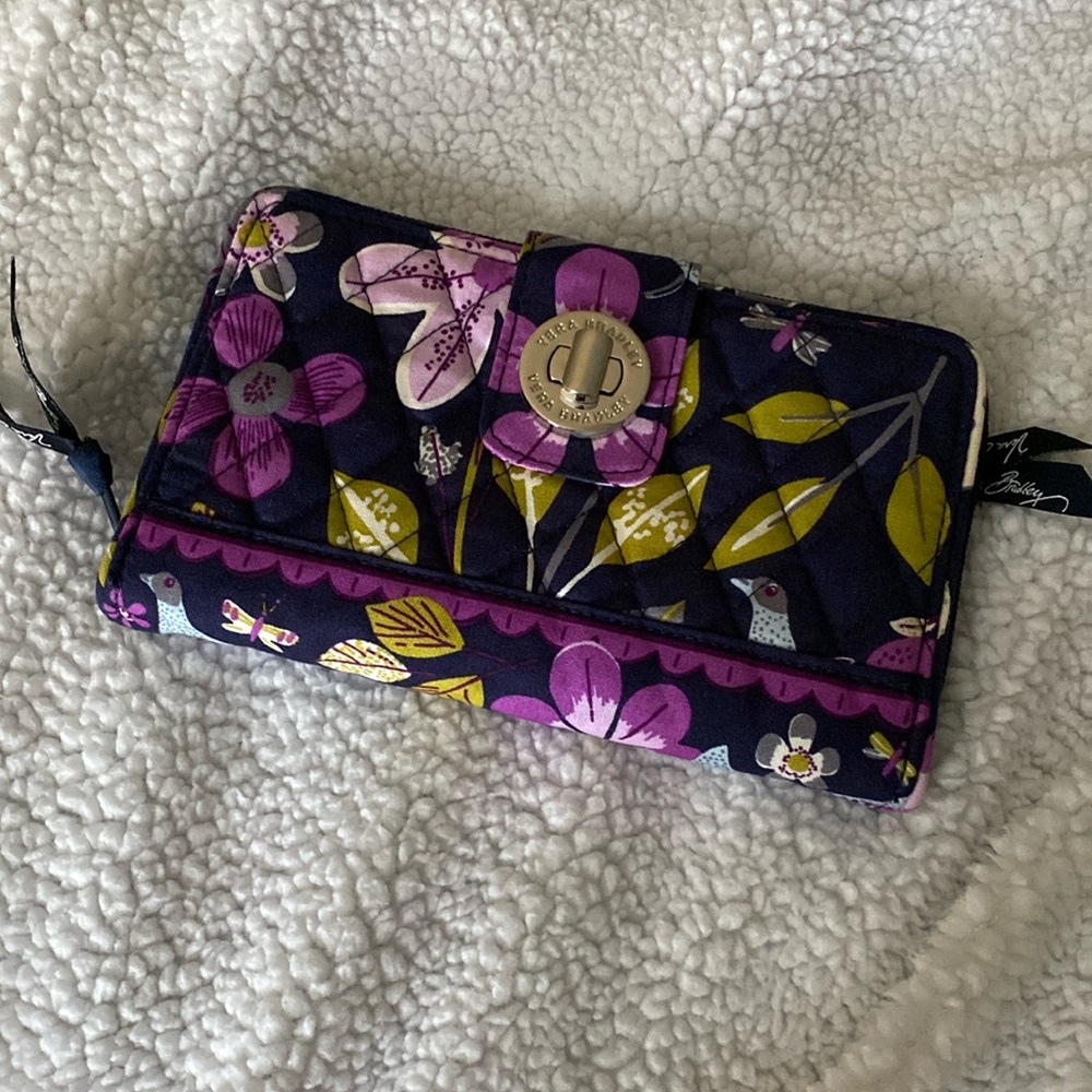Vera Bradley Turn lock full zip wallet in Nightingale nwot
